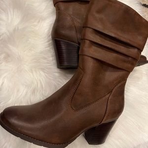 Kohl’s women boots, like new! Size 7